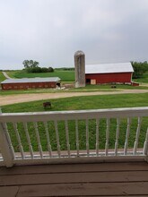 10326 Brattlie Rd in Mount Horeb, WI - Foto de edificio - Building Photo