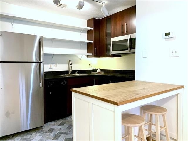 420 Metairie-Hammond Hwy, Unit 105 in Metairie, LA - Building Photo - Building Photo