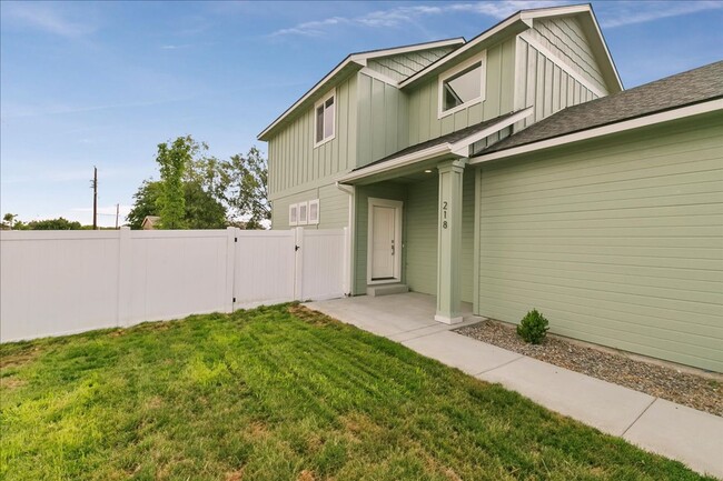 218 W Nevada Ave in Homedale, ID - Building Photo - Building Photo