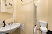 2018 E York St photo'