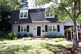 10202 Greenfield St in Kensington, MD - Building Photo - Building Photo
