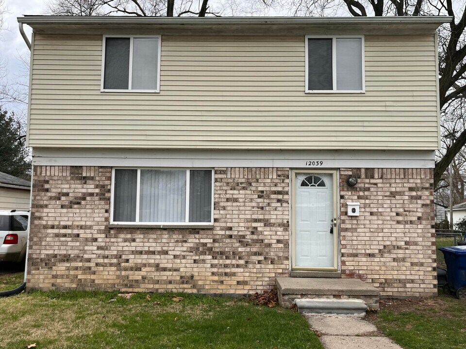 12039 Rockland St in Redford, MI - Building Photo