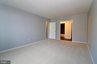 3705 S George Mason Dr in Falls Church, VA - Foto de edificio - Building Photo