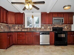 1 Hodsell St in Cranston, RI - Building Photo - Building Photo