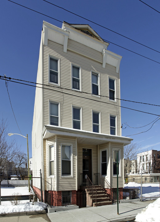 405 33rd St in Union City, NJ - Building Photo