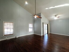 1012 McCall Ct in Oviedo, FL - Foto de edificio - Building Photo