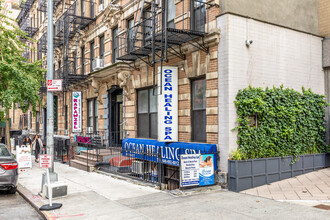 208 E 82nd St in New York, NY - Foto de edificio - Building Photo