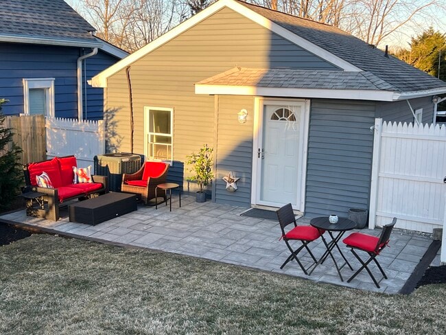 749 1st St, Unit Rear Cottage