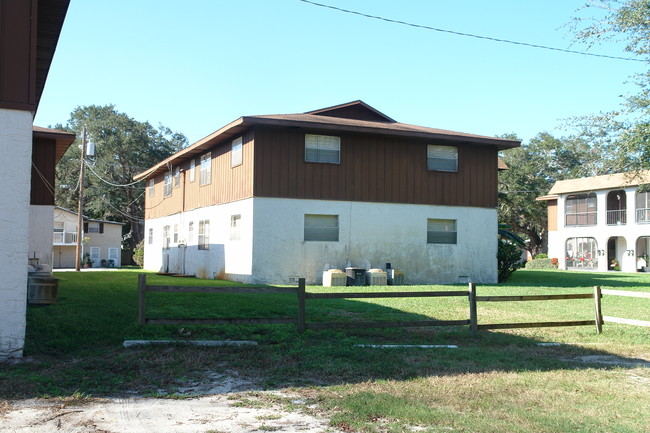 Autumnwood Apartments in Holly Hill, FL - Foto de edificio - Building Photo