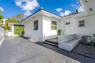 620 Beacom Blvd in Miami, FL - Building Photo - Building Photo