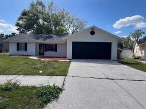 1053 Westwood Dr in Lutz, FL - Building Photo - Building Photo