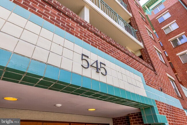 545 E Braddock Rd in Alexandria, VA - Foto de edificio - Building Photo