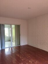 3741 NW 95th Ter in Sunrise, FL - Foto de edificio - Building Photo