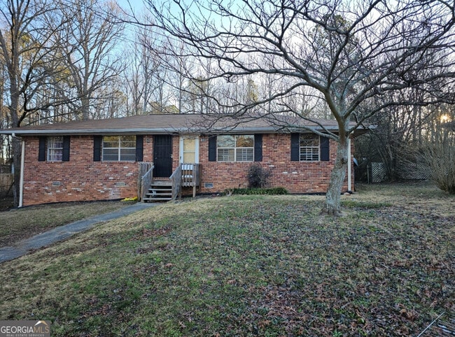 6480 Lower Dixie Lake Rd in Union City, GA - Building Photo - Building Photo