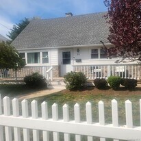 30 Montgomery Ave in Oceanside, NY - Building Photo