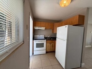 400 Metcalf Ct, Unit 2J in West Palm Beach, FL - Building Photo - Building Photo