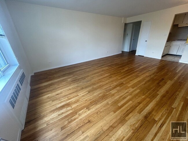 245-20 Grand Central Pkwy in Queens, NY - Building Photo - Building Photo
