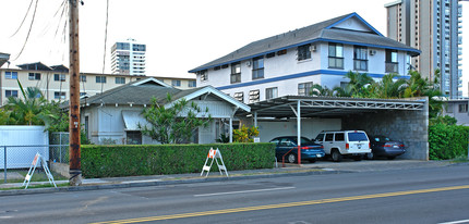 909-911 McCully St in Honolulu, HI - Building Photo - Building Photo