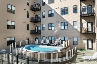 Grove Lofts in St. Louis, MO - Foto de edificio - Building Photo