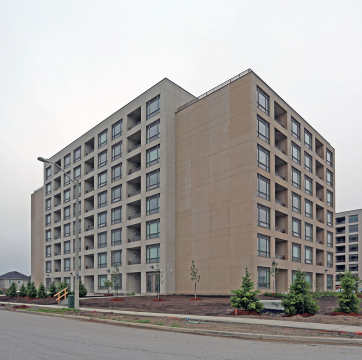 Grand Vista in Oshawa, ON - Building Photo