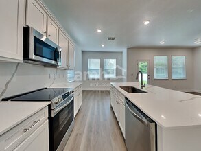 6450 Atlantic Bch Ave in Wesley Chapel, FL - Foto de edificio - Building Photo