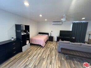 22602 Hatteras St in Los Angeles, CA - Building Photo - Building Photo