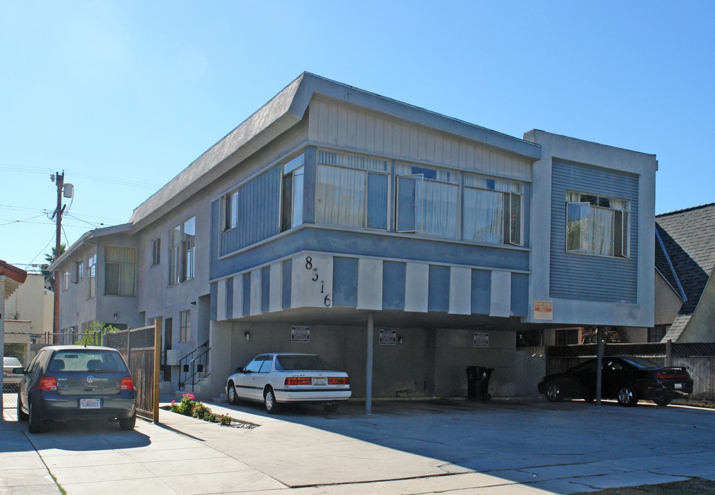 8516 Alcott St in Los Angeles, CA - Building Photo