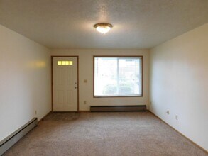 3636-3638-3638 White Oak Ct NE in Salem, OR - Building Photo - Building Photo