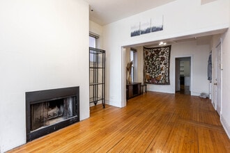 3238 N Sheffield Ave, Unit 1 in Chicago, IL - Foto de edificio - Building Photo
