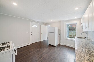 148 Boylston St, Unit 2 in Brookline, MA - Building Photo - Building Photo