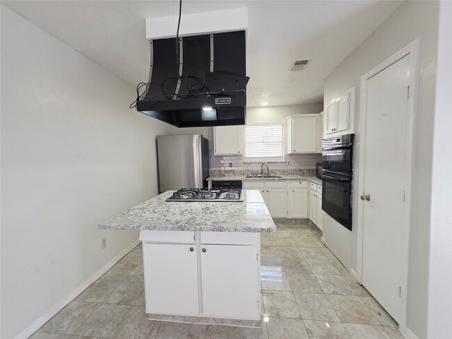 15330 Oak Terrace Dr in Houston, TX - Building Photo - Building Photo