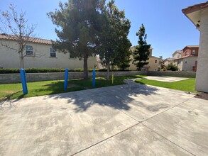 255 Bloomington Ave, Unit B in Rialto, CA - Foto de edificio - Building Photo