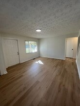 897 Exeter Rd in Columbus, OH - Building Photo - Building Photo
