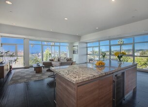 3111 Via Dolce, Unit 301 in Marina Del Rey, CA - Foto de edificio - Building Photo