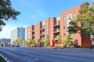 Statehouse Lane in Columbus, OH - Foto de edificio - Building Photo