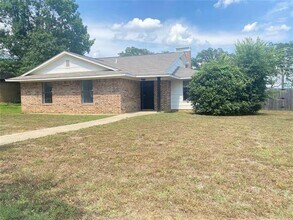 2111 Wisteria St in Denton, TX - Building Photo - Building Photo