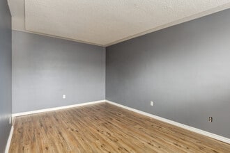 Kent Apartments in Edmonton, AB - Building Photo - Building Photo