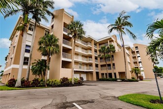 900 Collier Ct in Marco Island, FL - Building Photo - Building Photo