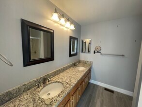 3 Sussex Ct, Unit NA in Bedminster, NJ - Foto de edificio - Building Photo