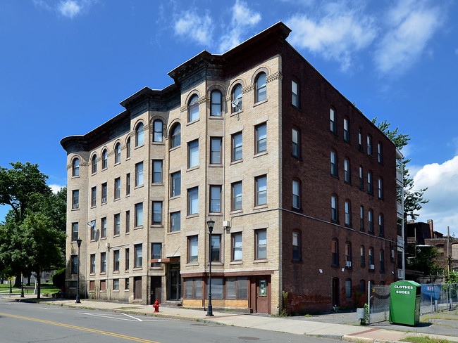 Cabot, Franklin, High Apartments in Holyoke, MA - Building Photo - Building Photo