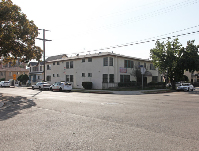 5404 La Mirada Ave in Los Angeles, CA - Foto de edificio - Building Photo