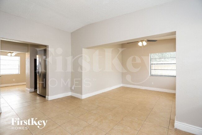 2540 NW 159th St in Miami Gardens, FL - Building Photo - Building Photo