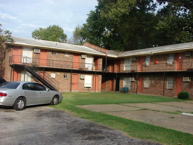 Pendleton Court Apartments in Memphis, TN - Building Photo - Building Photo