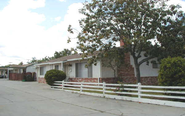 104 E Tregallas Rd in Antioch, CA - Foto de edificio - Building Photo