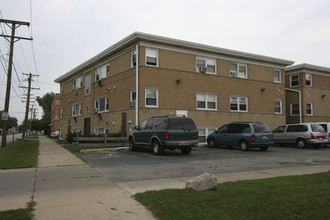 100-104 N 13th Ave in Melrose Park, IL - Building Photo - Building Photo