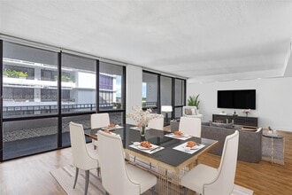 13953 Kendale Lakes Cir in Miami, FL - Building Photo - Building Photo