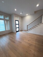 2414 Gray St in Houston, TX - Building Photo - Building Photo