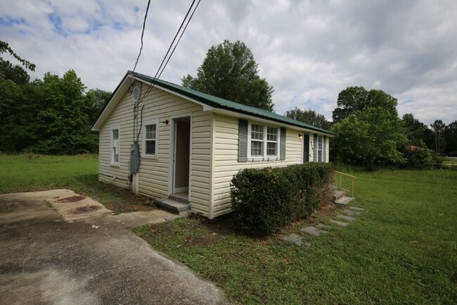 904 Hillview Dr in Bessemer, AL - Building Photo - Building Photo