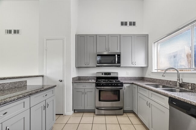 property at 1122 Woodbridge Ave