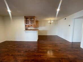 5330 Zelzah Ave, Unit 4 in Encino, CA - Building Photo - Building Photo